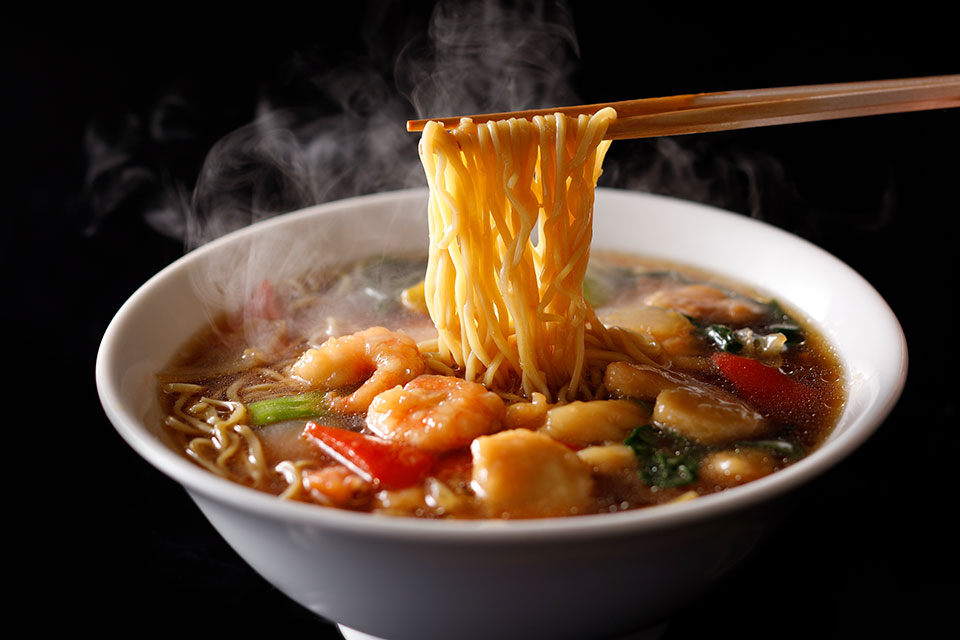 Noodle Soup Topped with Starchy Seafood Sauce